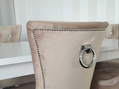 Krzesło tapicerowane z kołatką Dubai beżowe