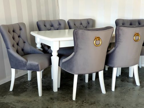 Stół z krzesłami Monaco 2 stół drewniany biały krzesła tapicerowane z kołatką