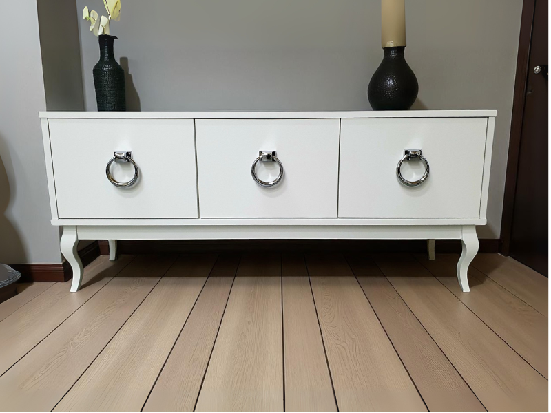 Komoda RTV Roma z kołatkami szufladami biała