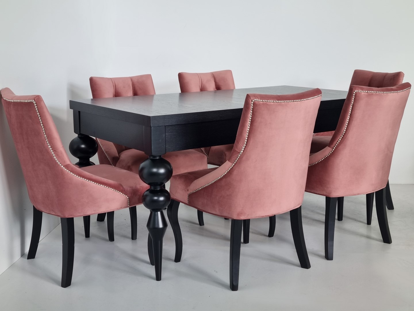 Stół drewniany czarny Toronto na nogach toczonych + krzesła tapicerowane Bari