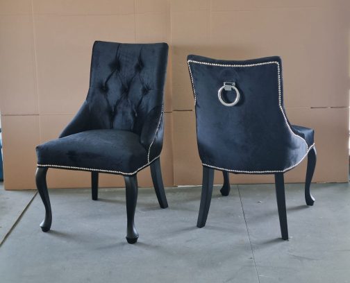 Krzesła tapicerowane z kołatką Bari Ludwik czarne
